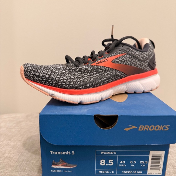 Brooks women’s running sneakers - Picture 2 of 2